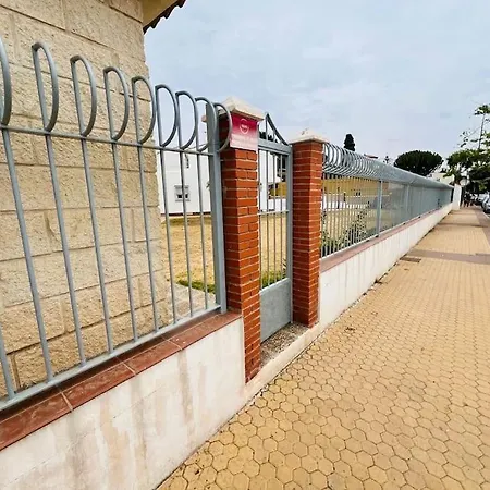 בית נופש Benajarafe Casa Playa Y Piscina *